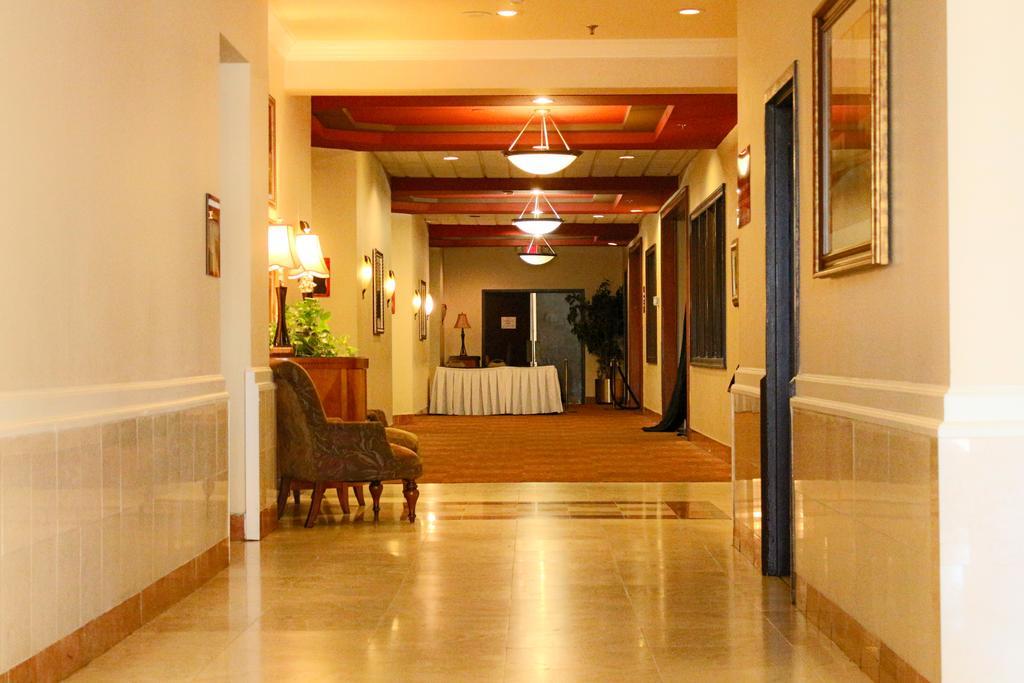 Отель Ramada Plaza By Wyndham Atlanta Airport Колледж Парк Экстерьер фото