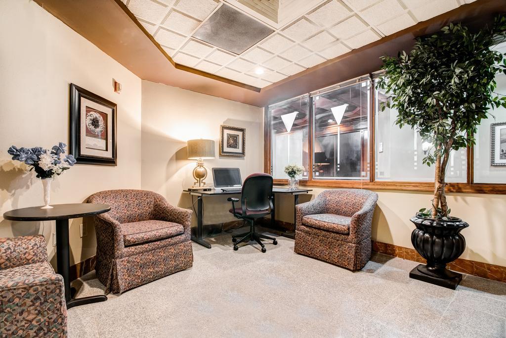 Отель Ramada Plaza By Wyndham Atlanta Airport Колледж Парк Экстерьер фото