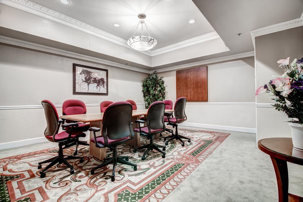 Отель Ramada Plaza By Wyndham Atlanta Airport Колледж Парк Экстерьер фото