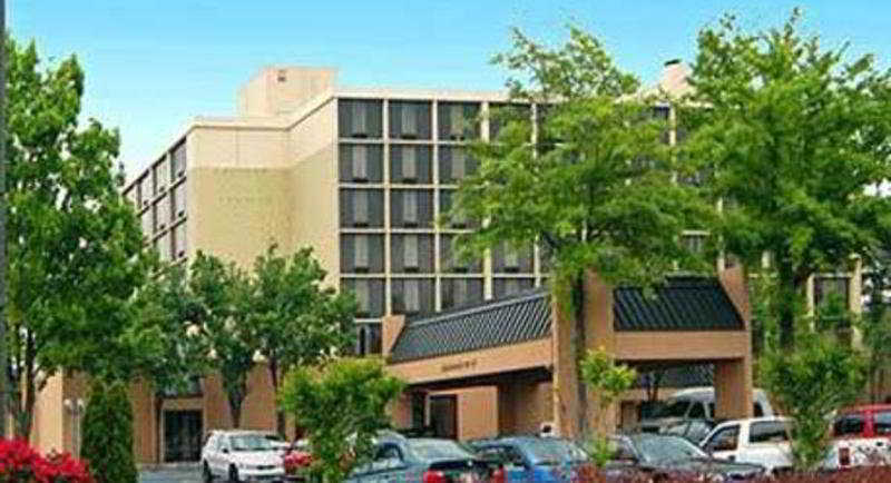 Отель Ramada Plaza By Wyndham Atlanta Airport Колледж Парк Экстерьер фото
