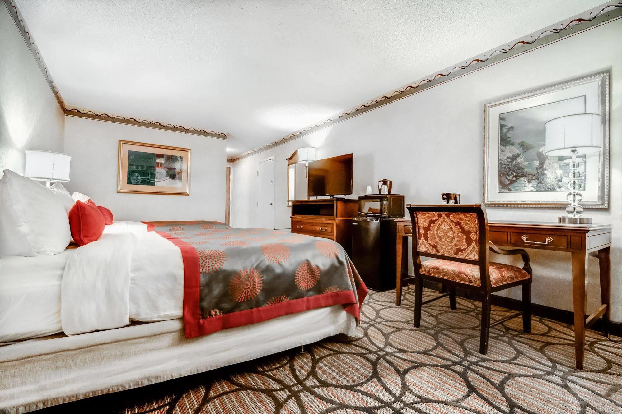 Отель Ramada Plaza By Wyndham Atlanta Airport Колледж Парк Экстерьер фото