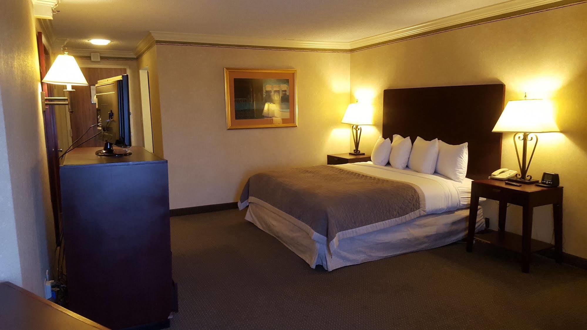 Отель Ramada Plaza By Wyndham Atlanta Airport Колледж Парк Экстерьер фото