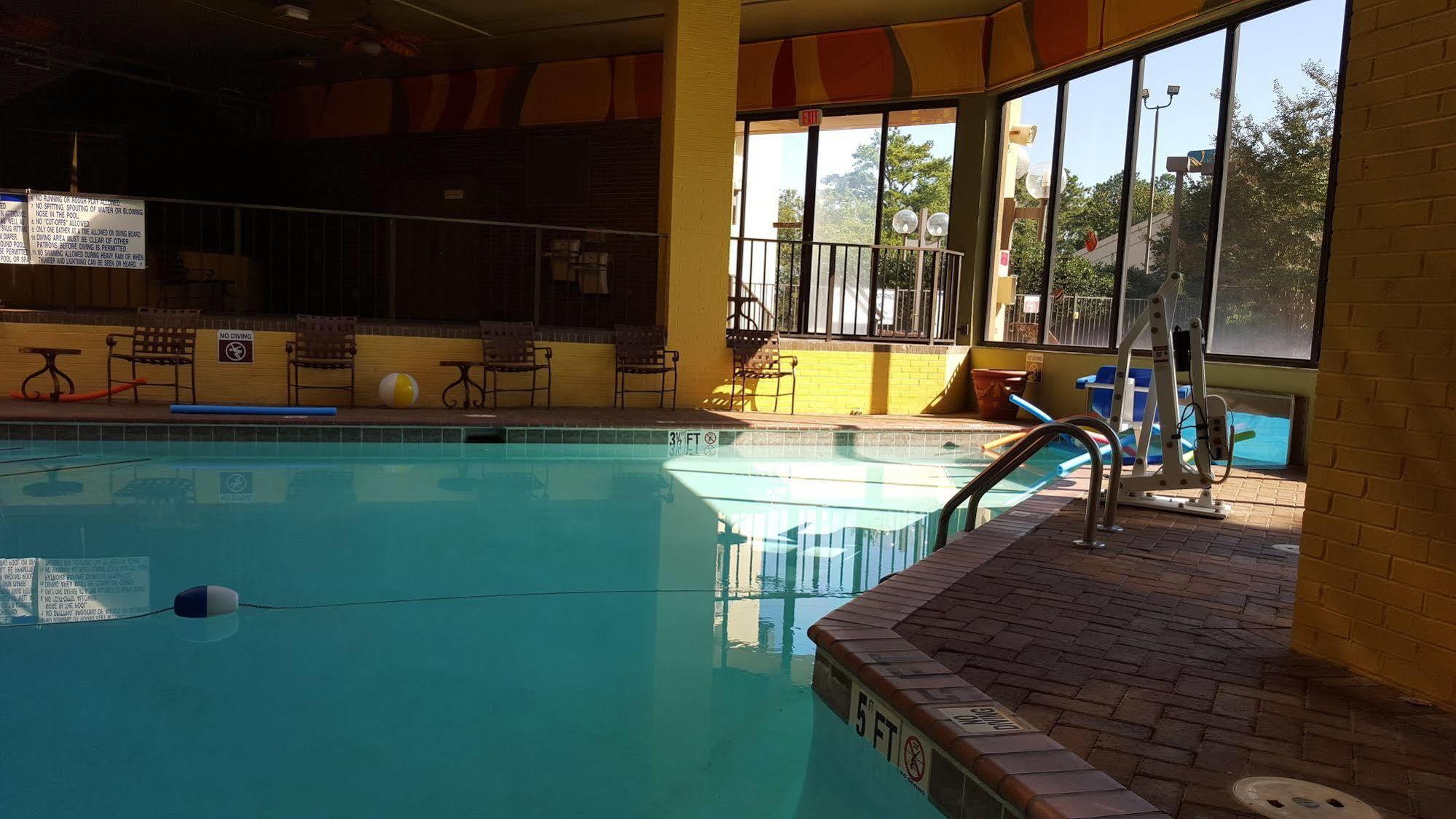 Отель Ramada Plaza By Wyndham Atlanta Airport Колледж Парк Экстерьер фото
