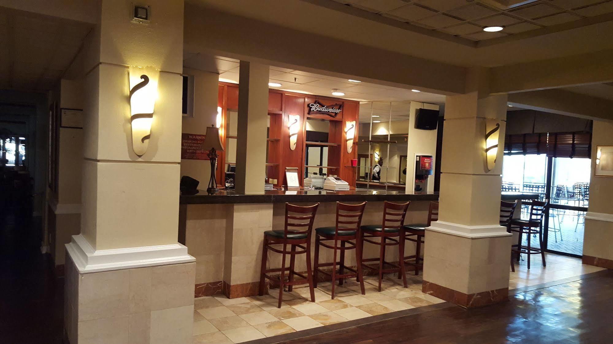 Отель Ramada Plaza By Wyndham Atlanta Airport Колледж Парк Экстерьер фото