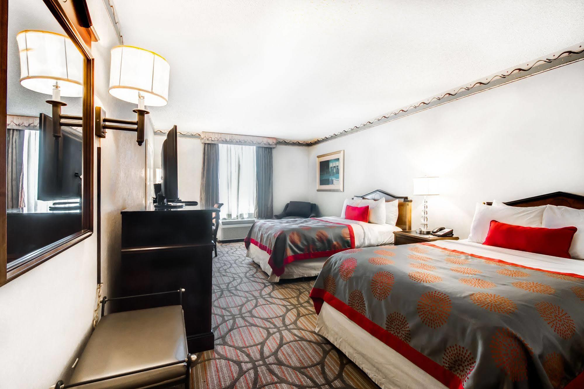 Отель Ramada Plaza By Wyndham Atlanta Airport Колледж Парк Экстерьер фото